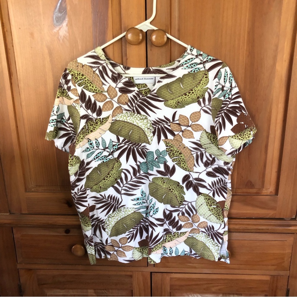 EUC Alfred Dunner Women’s Top Size M